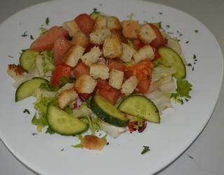 Menu55 - Салат Овощной с кукурузой и гренками